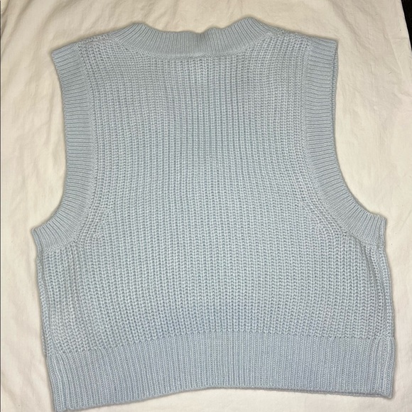 H&M Light Blue Sleeveless Sweater - Picture 4 of 8